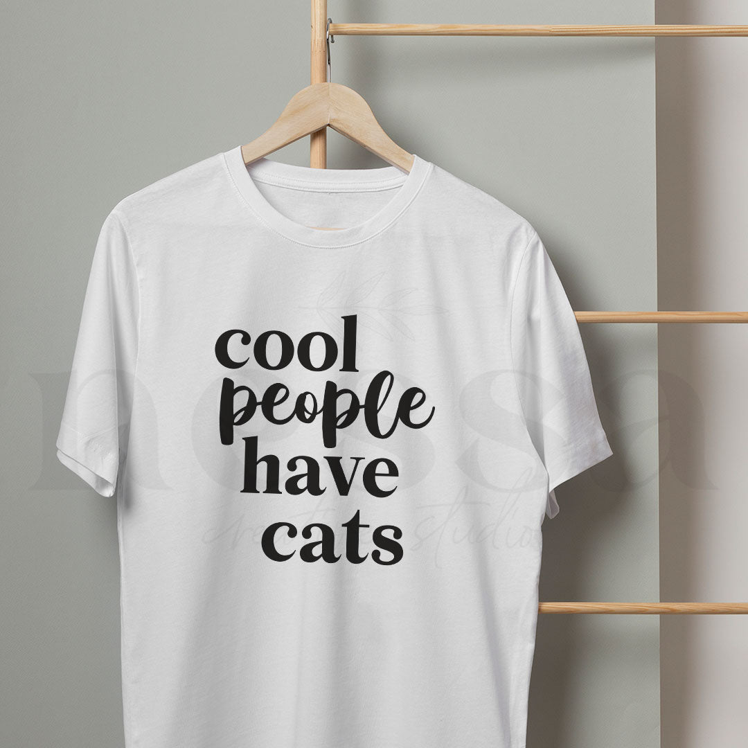 T-shirt COOL PEOPLE HAVE DOGS/CATS