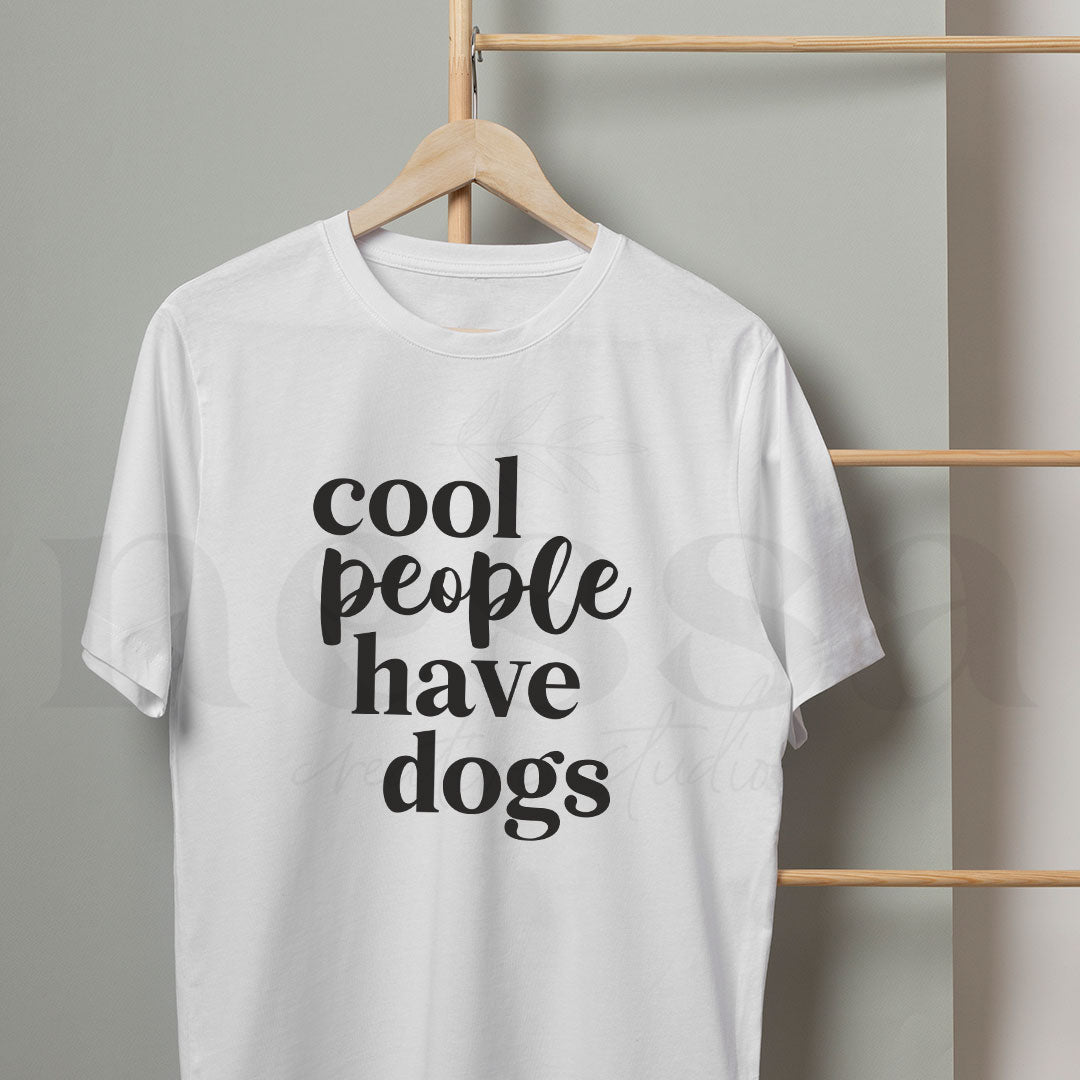T-shirt COOL PEOPLE HAVE DOGS/CATS